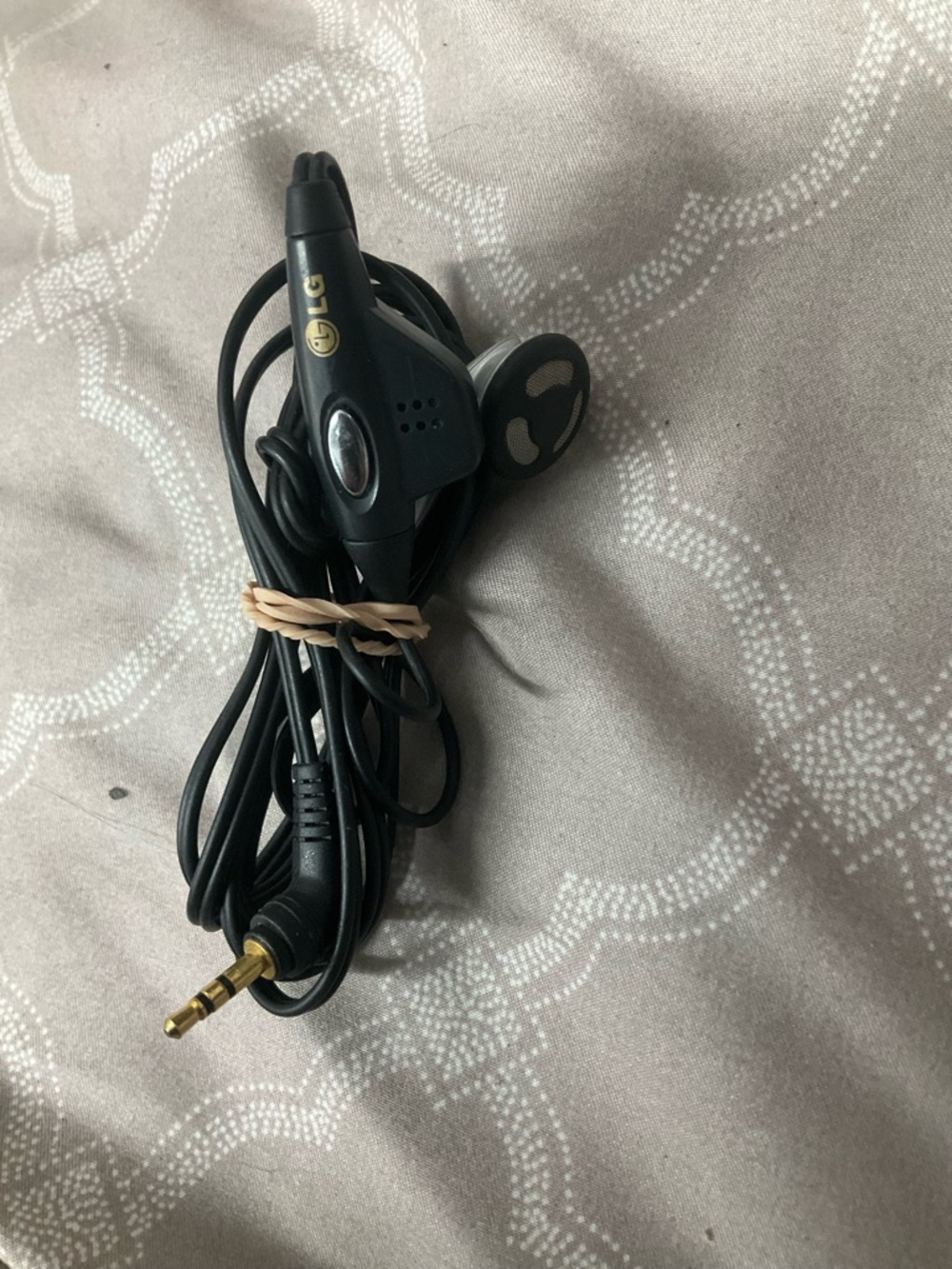 ⭐️ 10-4-$10- LG Black Earbud with Mic